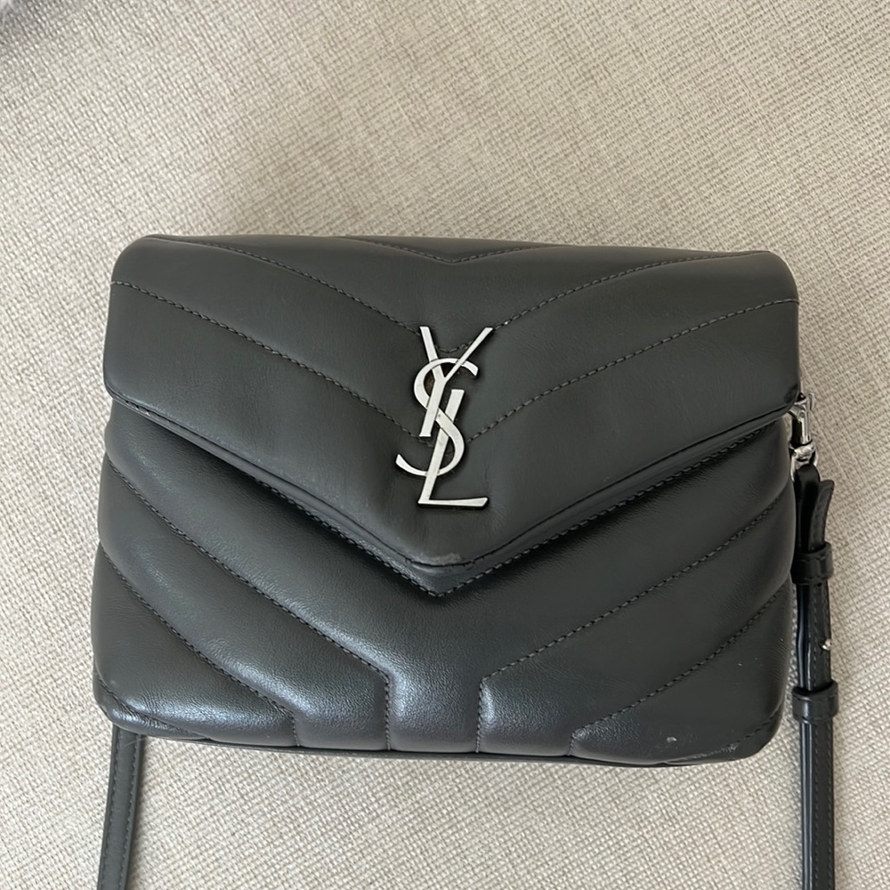 Yves Saint Laurent - Mini toy loulou